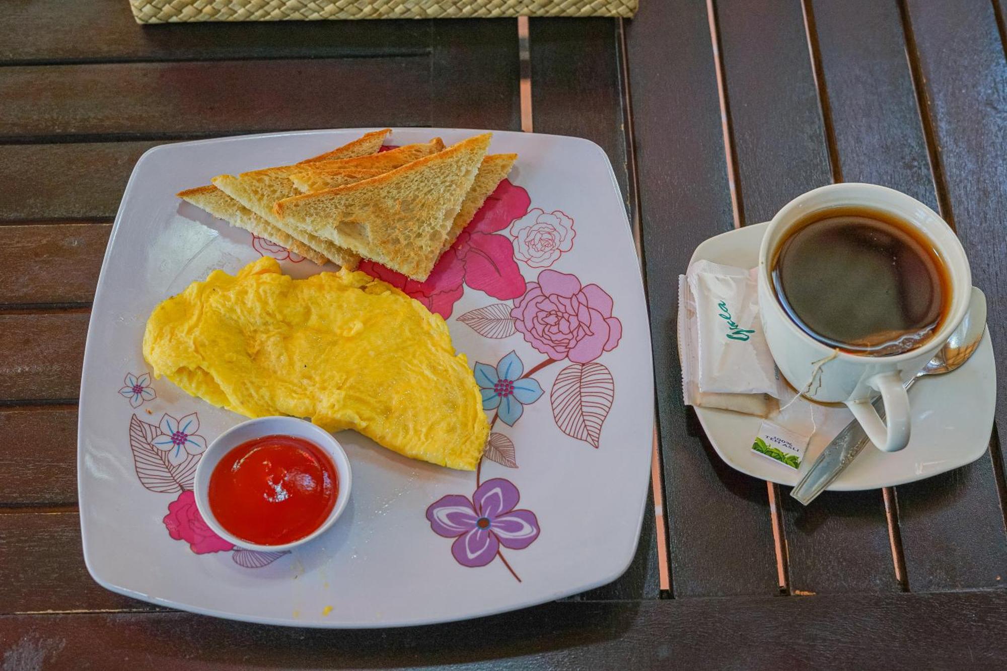 Made Taro - Menjangan Homestay Banyuwedang Zewnętrze zdjęcie