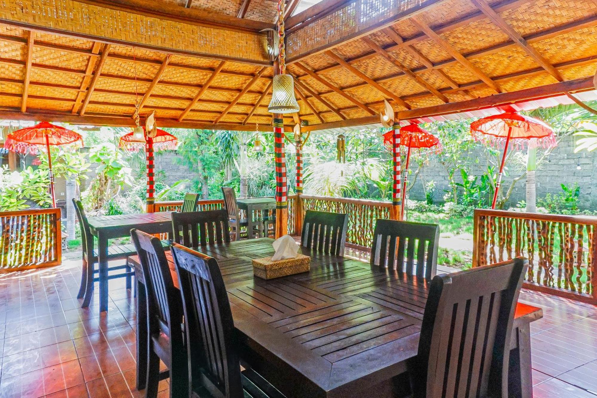 Made Taro - Menjangan Homestay Banyuwedang Zewnętrze zdjęcie