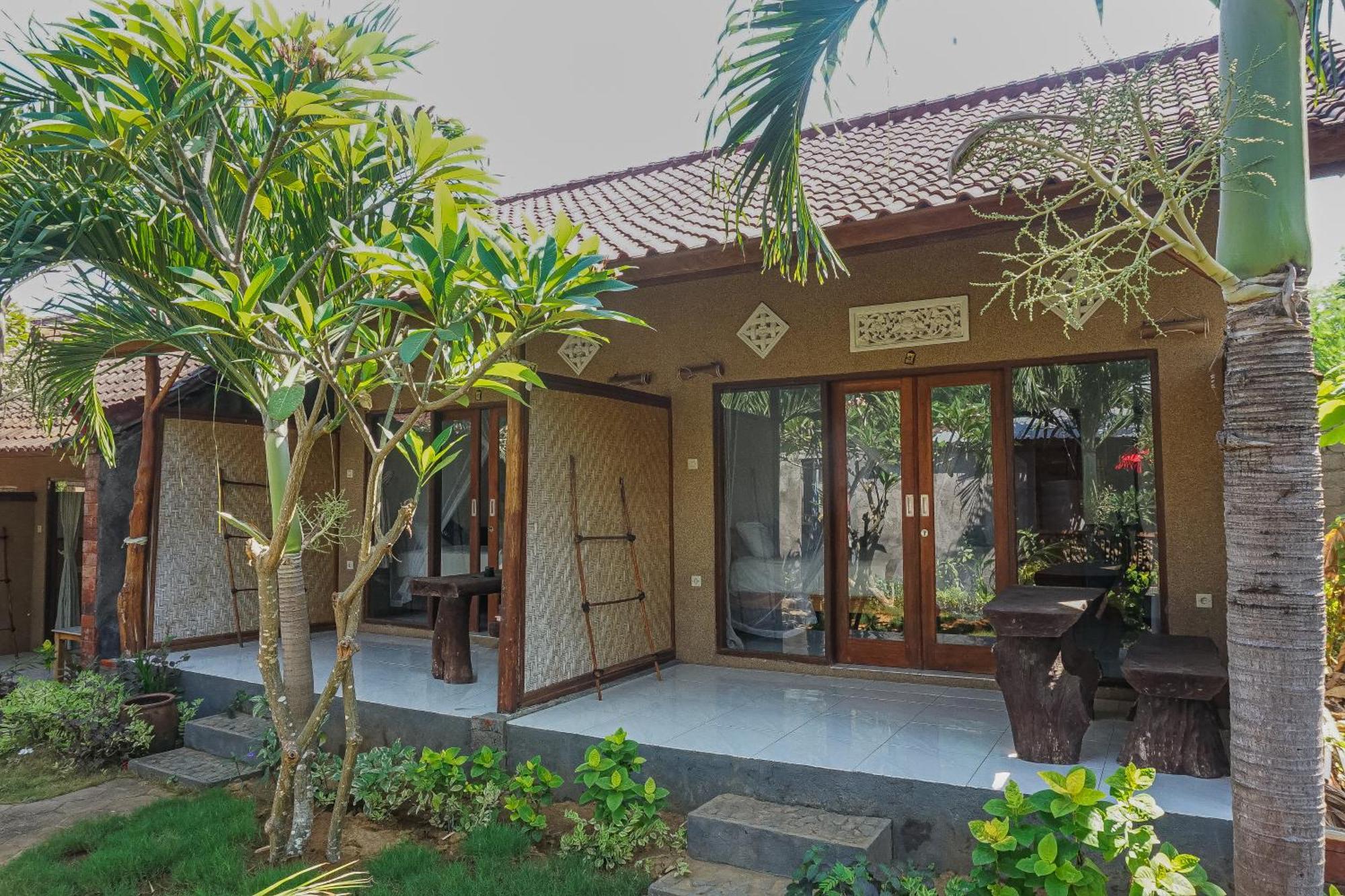 Made Taro - Menjangan Homestay Banyuwedang Zewnętrze zdjęcie