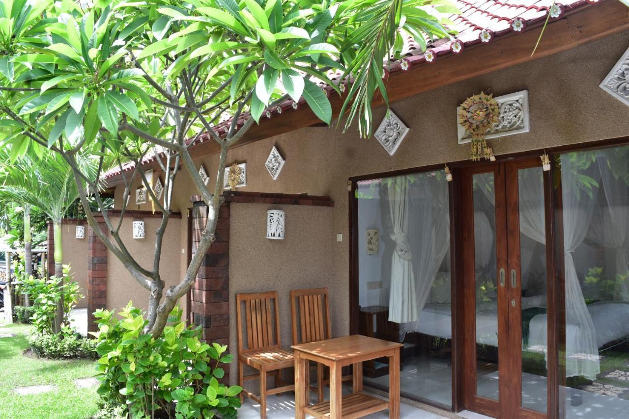 Made Taro - Menjangan Homestay Banyuwedang Zewnętrze zdjęcie